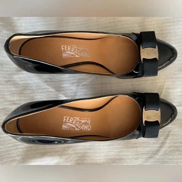 Ferragamo Black Patent Leather Pumps, Size 8 2A (Narrow) - Picture 6 of 15